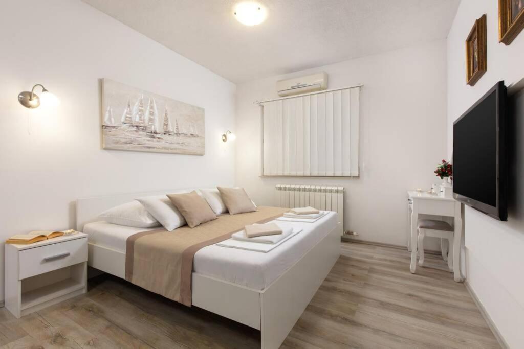 Villa Lipovac Trogir Buitenkant foto