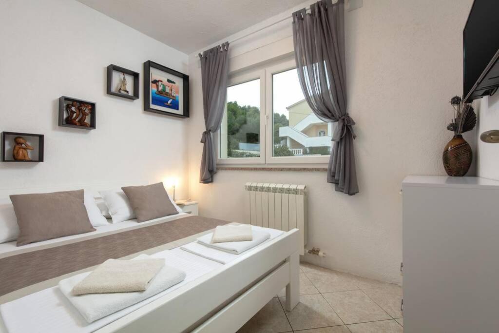 Villa Lipovac Trogir Buitenkant foto