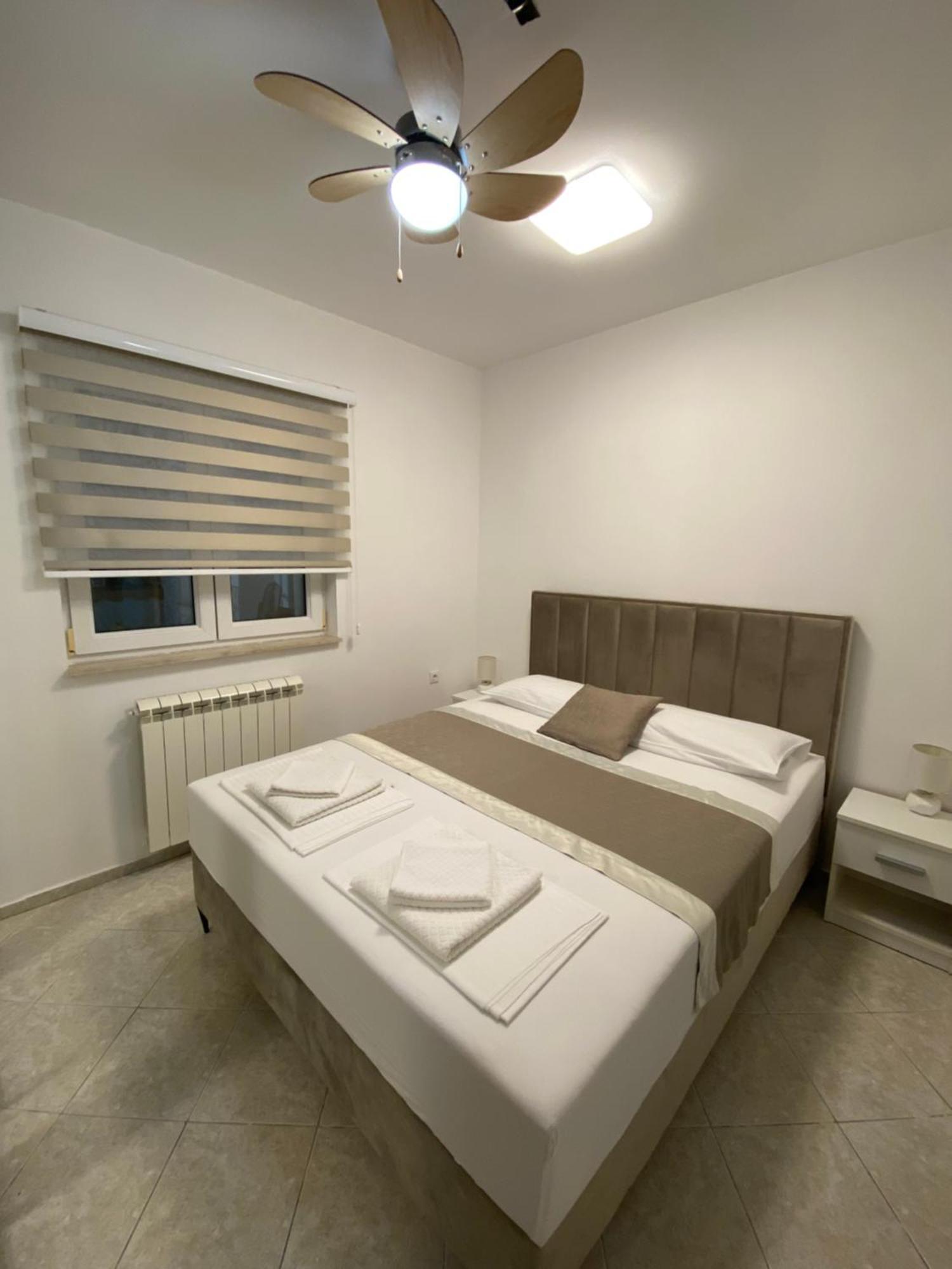 Villa Lipovac Trogir Buitenkant foto